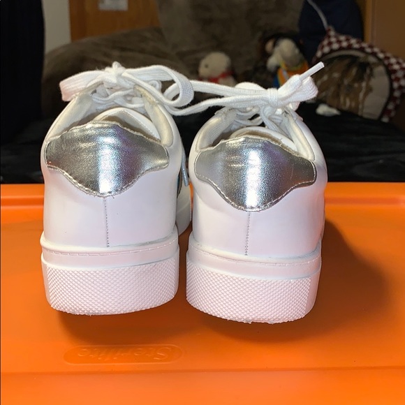 Shoes - Picture 4 of 7